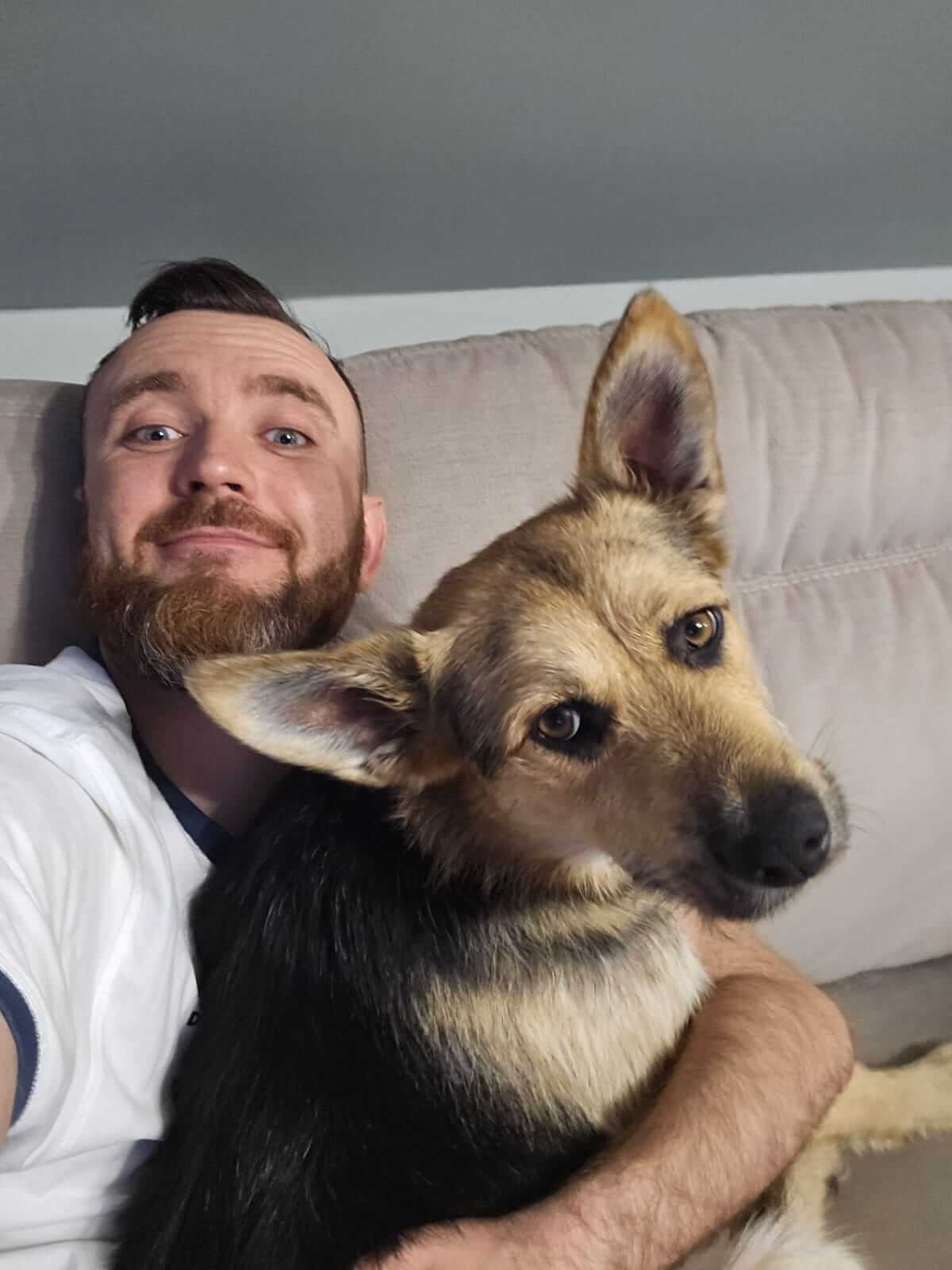 Paweł ze swoim psem Kają